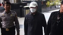 Setibanya di gedung KPK Jakarta, Gubernur Bengkulu Rohidin Mersyah memilih bungkam. (Liputan6.com/Angga Yuniar)