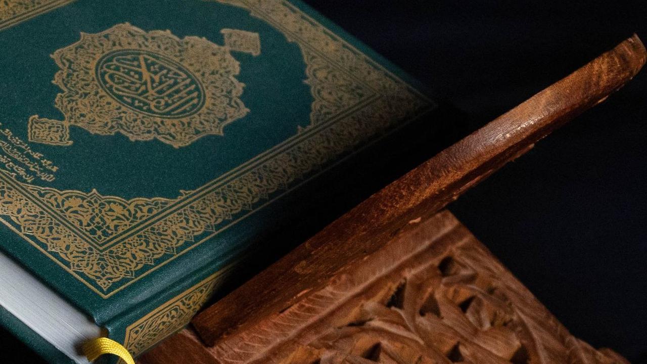 <b>Asbabun Nuzul Surat At Takatsur</b><br>