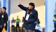 Pelatih Timnas Indonesia U-20, Shin Tae-yong memberikna instruksi kepada para pemainnya saat menghadapi Irak U-20 pada laga matchday pertama Grup A Piala Asia U-20 2023 di Lokomotiv Stadium, Tashkent, Uzbekistan, Rabu (1/3/2023). (the-afc.com)
