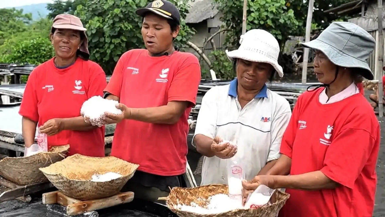 Garam Sarining Segara di Desa Kusamba, Kecamatan Dawan, Kabupaten Klungkung, Provinsi Bali.