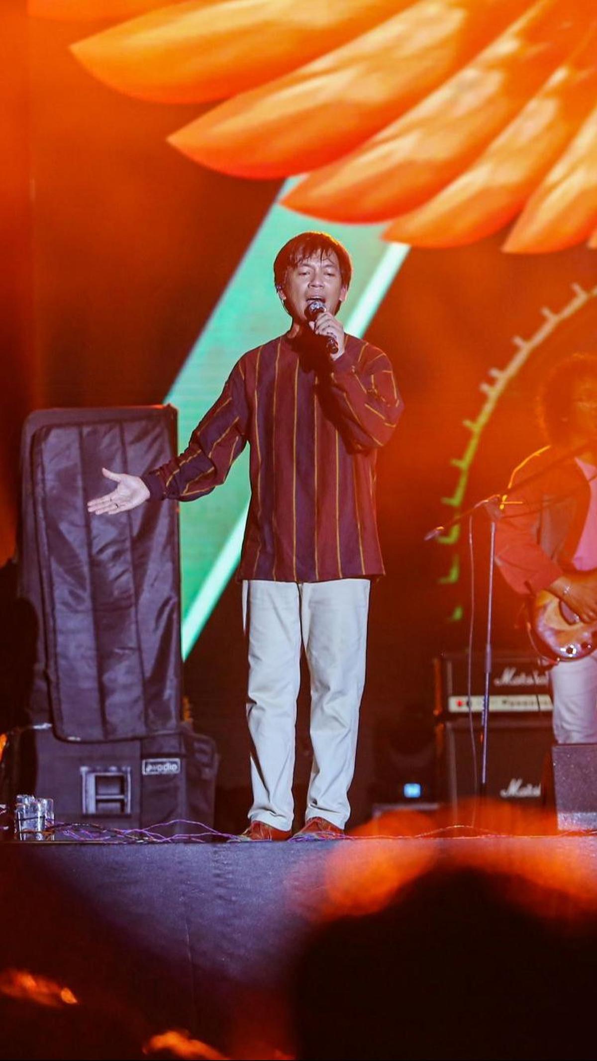 Grup band musik bergenre pop asal Jakarta ini tampil menghipnotis para penonton lewat lagu-lagu hitsnya. Foto: Liputan6.com / Angga Yuniar