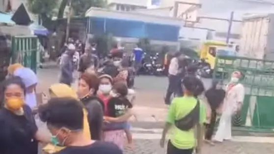 Warga Pekayon Jaktim Diduga Keracunan Gas Bocor dari Pabrik Susu
