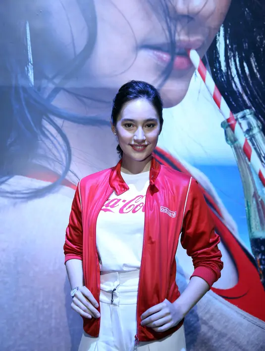 Gadis berusia 18 tahun ini sukses melakukan pola hidup sehat dengan mengonsumsi sayur dan buah serta mengurangi makanan yang berlemak.  (Nurwahyunan/Bintang.com)