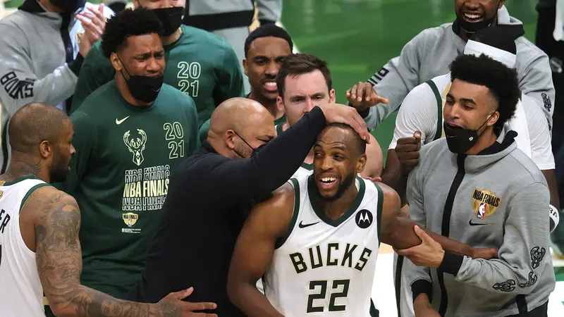 Pemain Bucks Khris Middleton menjadi pahlawan di gim empat NBA Finals 2021