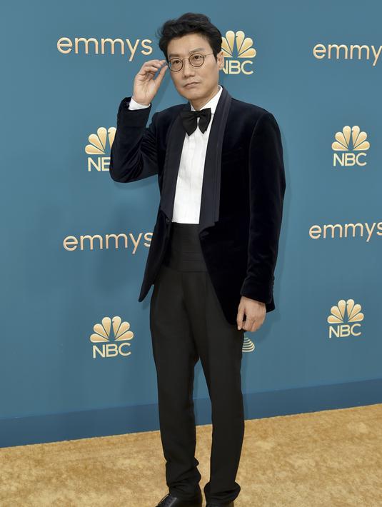Sutradara Hwang Dong-hyuk tiba di Primetime Emmy Awards ke-74 yang digelar di Microsoft Theater, Los Angeles, Amerika (11/9/2022). (Photo by Richard Shotwell/Invision/AP)