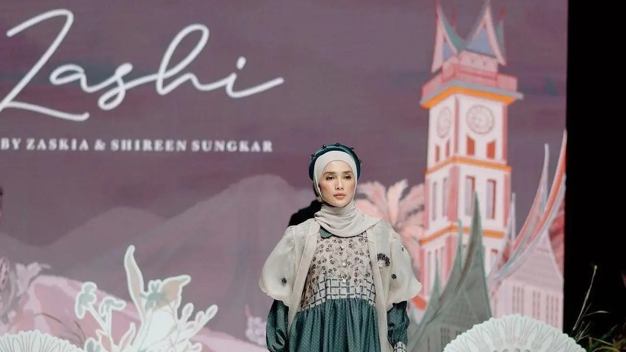 Ussy jadi model hijab