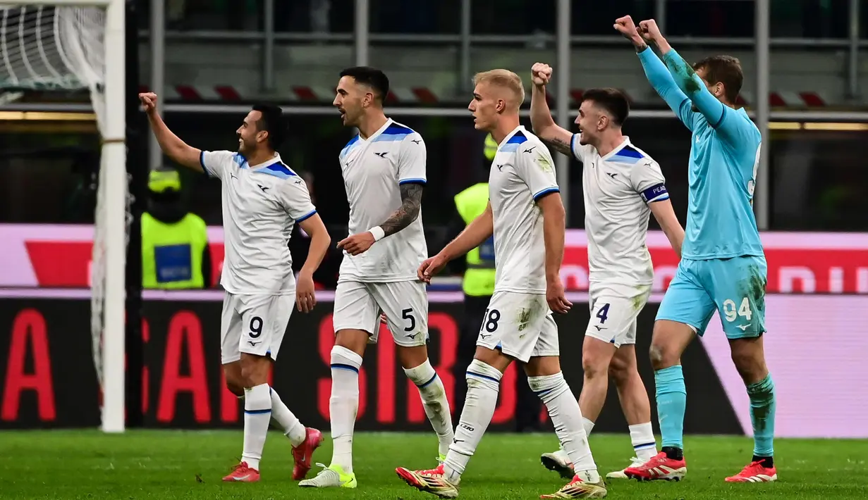 Kekalahan ini membuat AC Milan tertahan di posisi sembilan klasemen dengan poin 41. Sementara itu, Lazio sukses naik ke peringkat empat dengan poin 50 dari 27 laga. (Piero CRUCIATTI/AFP)