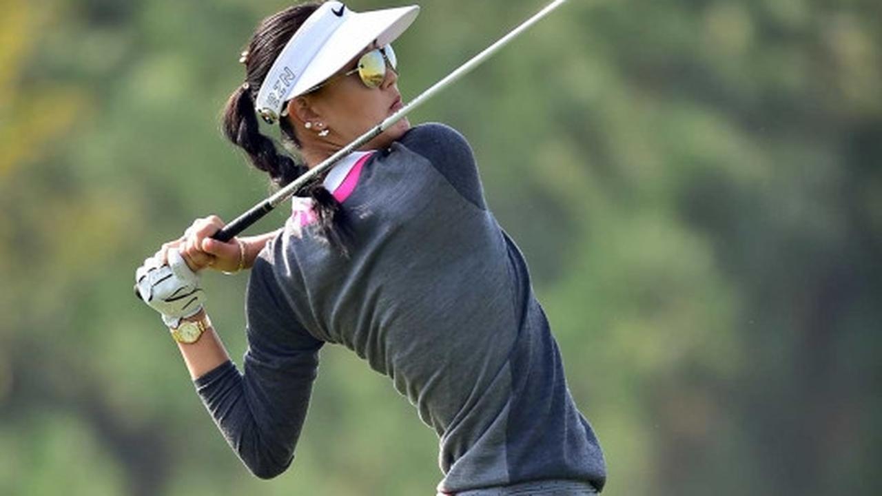 Aksi pegolf cantik di kejuaraan LPGA KEB Hana Bank