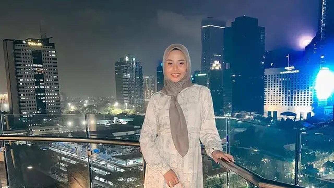 Ide Padu Padan Gamis Lebaran dari Selebriti Indonesia