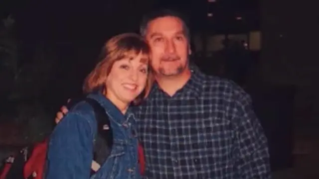 [Bintang] Dibuang dalam Kardus, Bayi Ini Sekarang Jadi Orang Terkenal