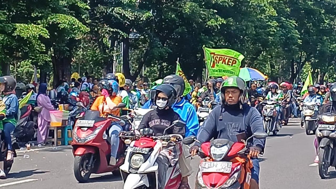Demo buruh dalam rangka May Day di Surabaya. (Istimewa)