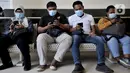 Pengunjung mengenakan masker saat berkunjung ke RSPI Prof. DR. Sulianti Saroso, Sunter, Jakarta, Senin (2/3/2020). Pegawai dan pengunjung mengenakan masker sebagai bentuk pencegahan penularan pasca dua pasien positif terinfeksi Corona dirawat di rumah sakit tersebut. (merdeka.com/Iqbal S. Nugroho)