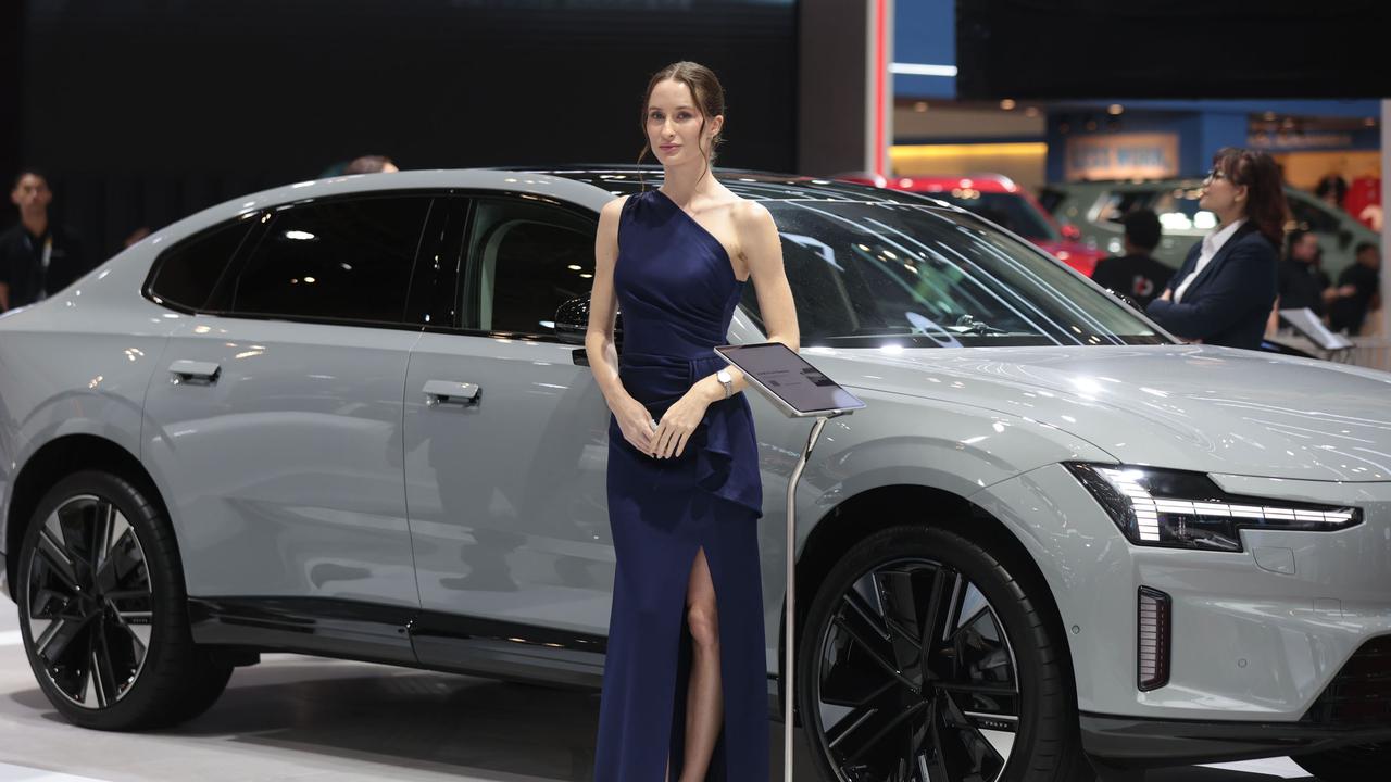 Pesona SPG Lengkapi Deretan Mobil Baru di GIIAS 2026