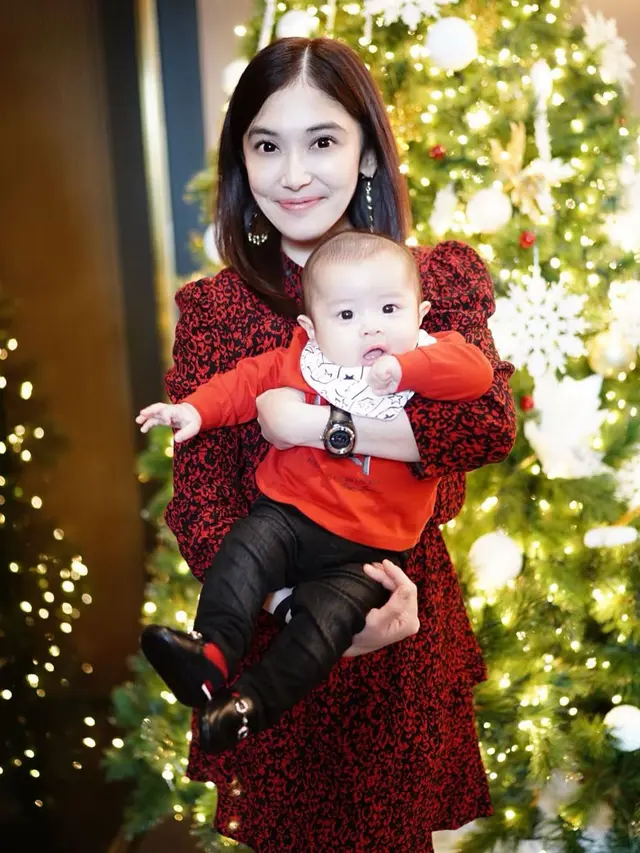 6 Potret Kartika Dewi Momong Anak Sandra Dewi, Bak Anak Kandung