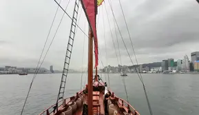 Laporan Liputan6.com dari Hong Kong: Berlayar dengan Aqualuna Menikmati Victoria Harbour