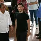 Menteri Komunikasi dan Informatika, Rudiantara menyambut kedatangan pendiri sekaligus CEO Telegram, Pavel Durov setibanya di kantor Kemenkominfo, Jakarta, Selasa (1/8). Keduanya menggelar pertemuan yang berlangsung tertutup. (Liputan6.com/Angga Yuniar)