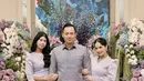 Baju kurung berhasil hadirkan pesona gaya memikat dan elegan untuk tampil di momentum spesial. [Foto: Instagram/ Annisa Yudhoyono]