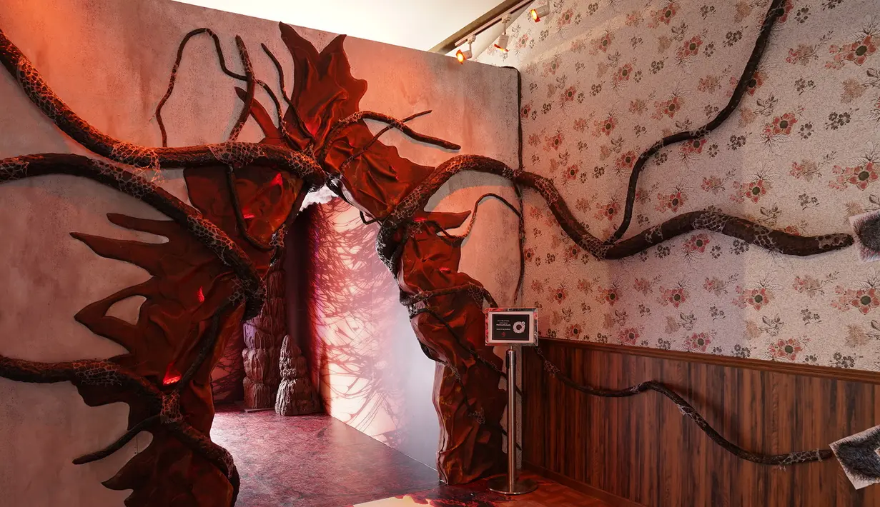 Selain itu, pengunjung juga dapat memasuki gerbang Upside Down dan merasakan sensasi mengerikan dari dunia yang dihuni oleh monster Mind Flayer ini. (Foto: Netflix)