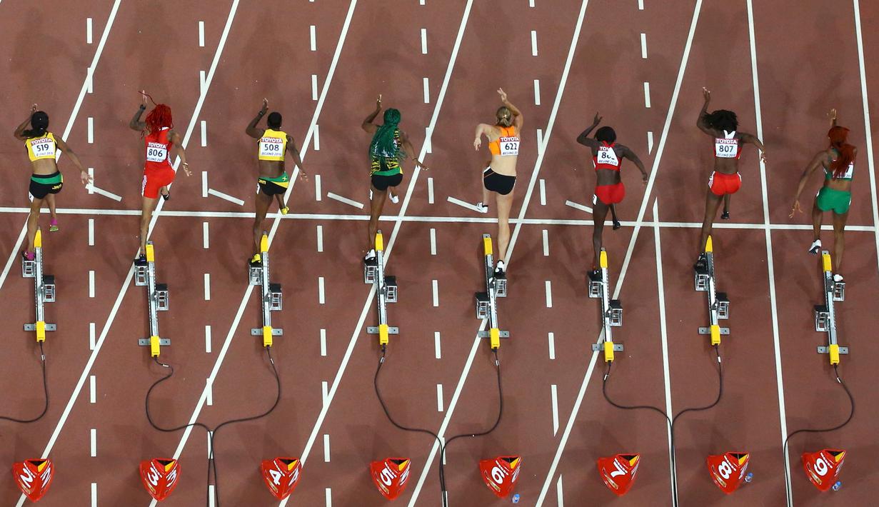  Sejumlah Atlet lari putri bersaing di 100 meter selama IAAF World Championships di Stadion Nasional di Beijing, Cina (26/8/2015). (REUTERS/Pawel Kopczynski)