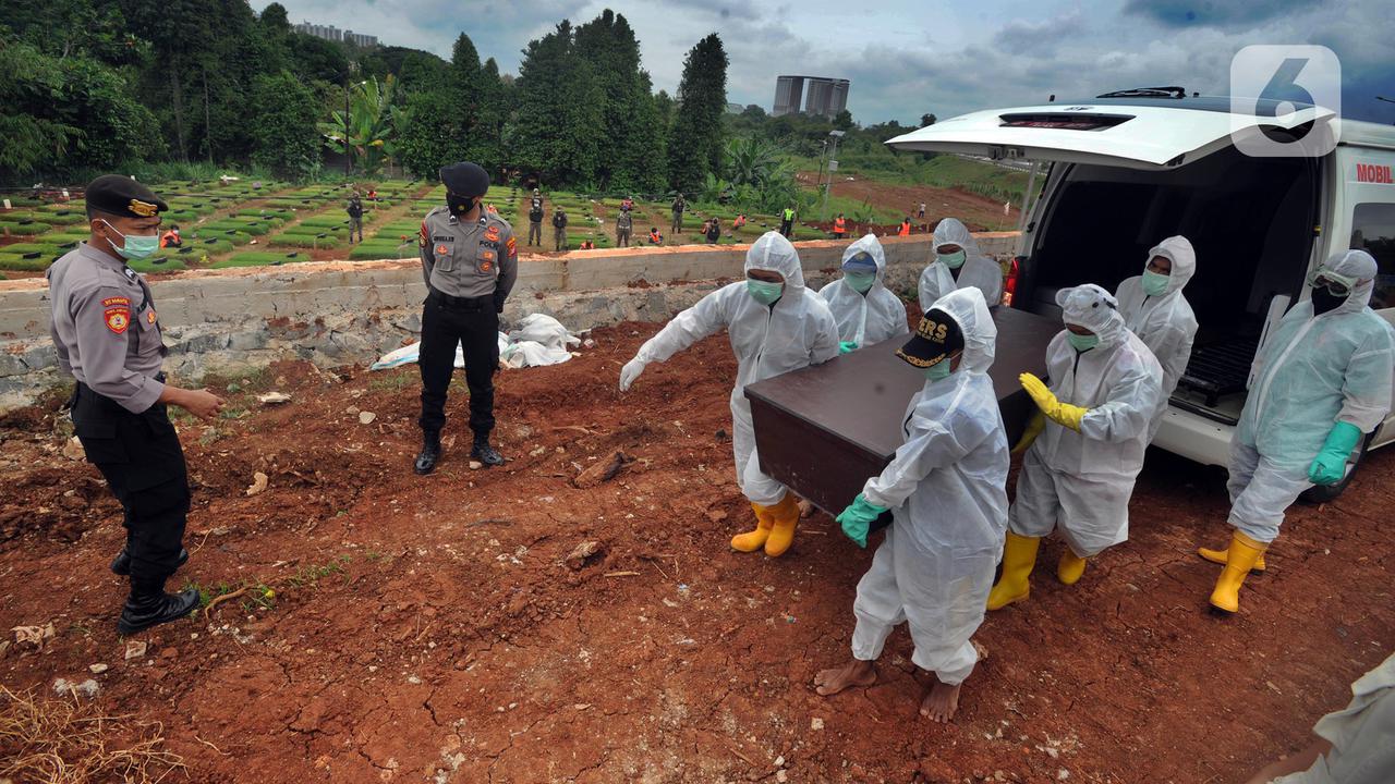 FOTO: Korban Meninggal Akibat COVID-19 Terus Bertambah
