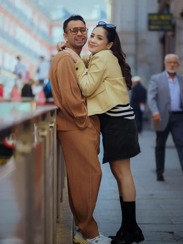 Gaya Serasi Raffi Ahmad dan Nagita Slavina Liburan di Madrid, Kompak dengan Outfit Mahal Bak Pasangan Drakor
