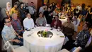 Kapolri Jenderal Tito Karnavian tampak hadir saat konferensi pers peluncuran CD kolaborasi Artis Indonesia di Jakarta, Selasa (20/12). CD kolaborasi tersebut sebagai kontribusi positif untuk merawat kebhinekaan Indonesia.(Liputan6.com/Gempur M Surya)