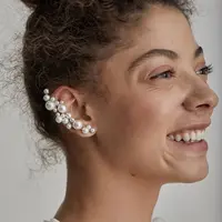 Simak deretan tren perhiasan terkini dengan sentuhan mutiara. (Foto: Lelet NY/ Instagram)