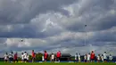 Pemain Timnas Spanyol menggelar sesi latihan jelang laga final melawan Inggris di Donaueschingen, Jerman. (AP Photo/Manu Fernandez)