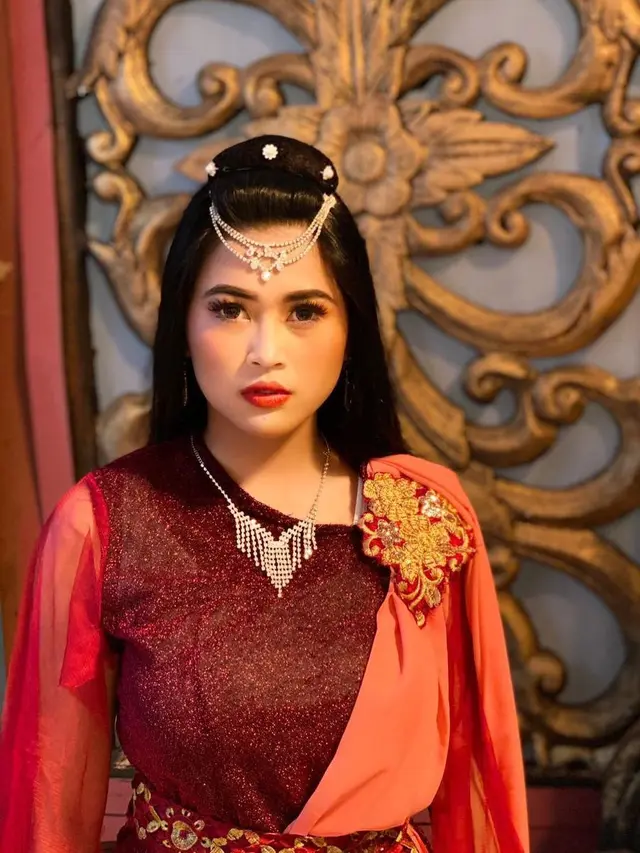 7 Potret Terbaru Ovy Sovianty Eks Duo Serigala yang Jadi Aktris Drama Kolosal