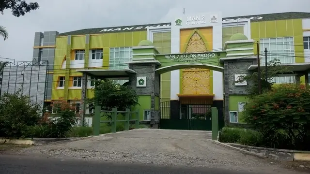 Sekolah dan Kampus di Yogya belajar di rumah