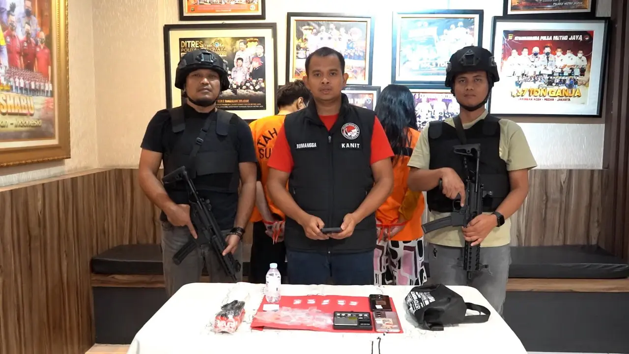 Pasutri hanya menunduk usai ditangkap polisi