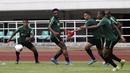 Pemain Timnas Indonesia, Osas Saha, saat berlatih di Stadion Pakansari, Bogor, Sabtu (24/8). Latihan ini merupakan persiapan jelang laga kualifikasi Piala Dunia 2020. (Bola.com/Yoppy Renato)