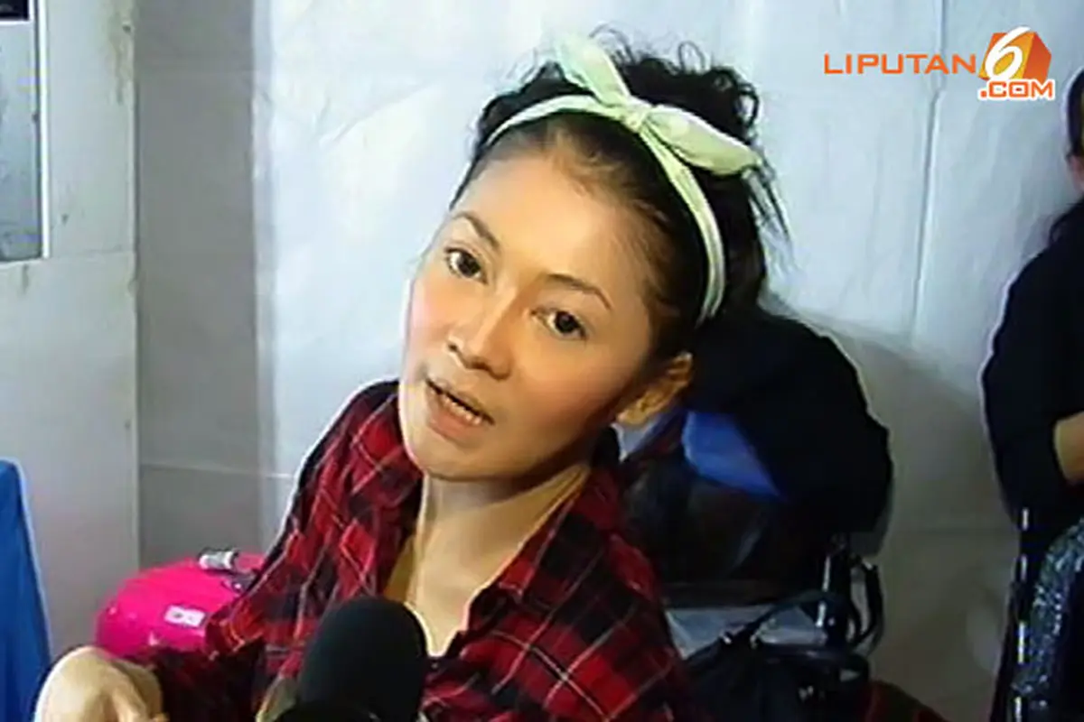 indah-dew-130929b.jpg