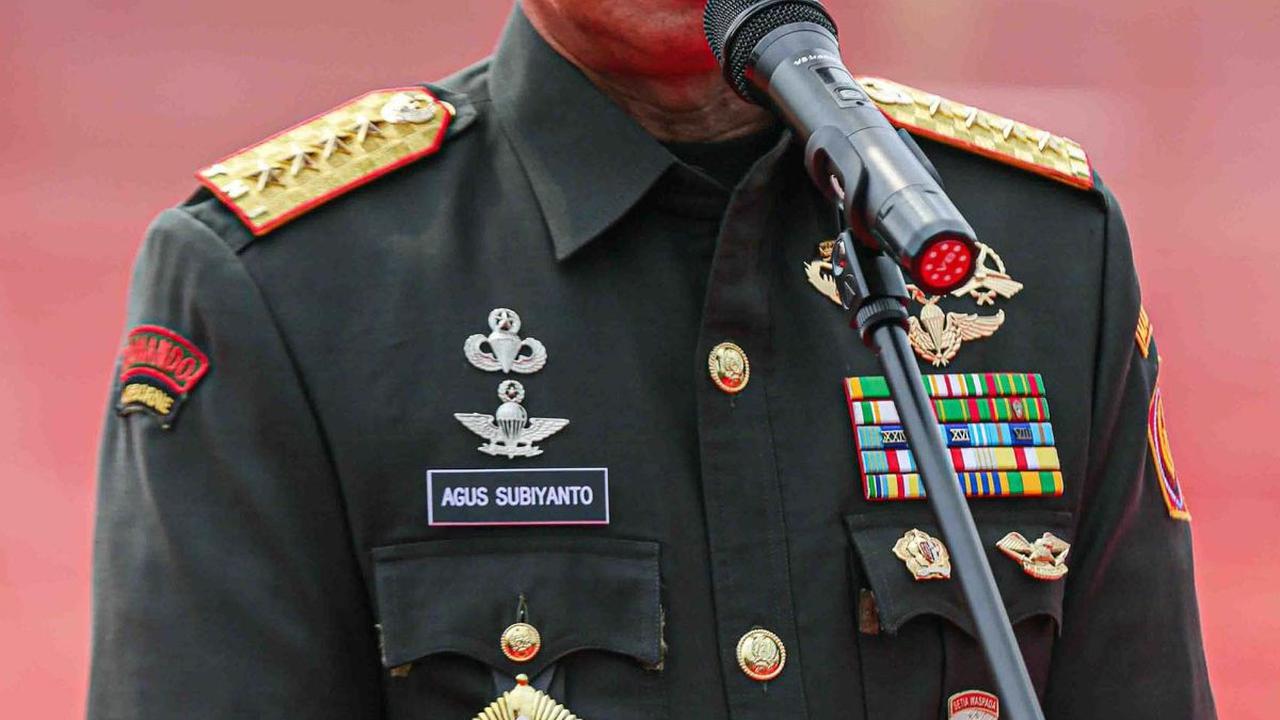 "Kemudian well paid. Kita akan berikan ulp, terutama ulp yang sangat memadai. Nantibkita akan ajukan secara button up ke kementerian PertahananPertahanan. Mungkin itu saja program yang terdekat akan saya lakukan," katanya.<br>