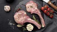 Anak diperbolehkan untuk makan daging kambing, tetapi harus memperhatikan beberapa hal. (Foto: Freepik)