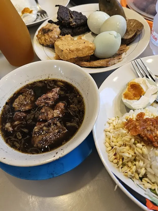 Rekomendasi Tempat Makan Dekat Stasiun Pasar Turi Surabaya