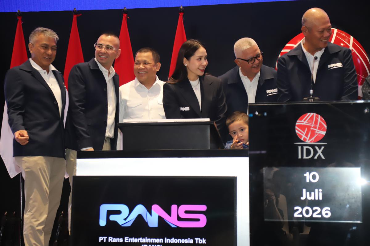 Office Look Nagita Slavina saat IPO RANS, Tampil Kasual Elegan dengan Sentuhan Quiet Luxury