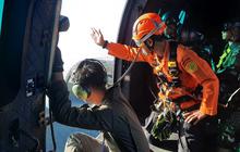 Heli Caracal Pantau dari Atas, Terlihat Badan dan Ekor Diduga Pesawat ATR 42-500 di Utara Puncak Gunung Bulusaraung