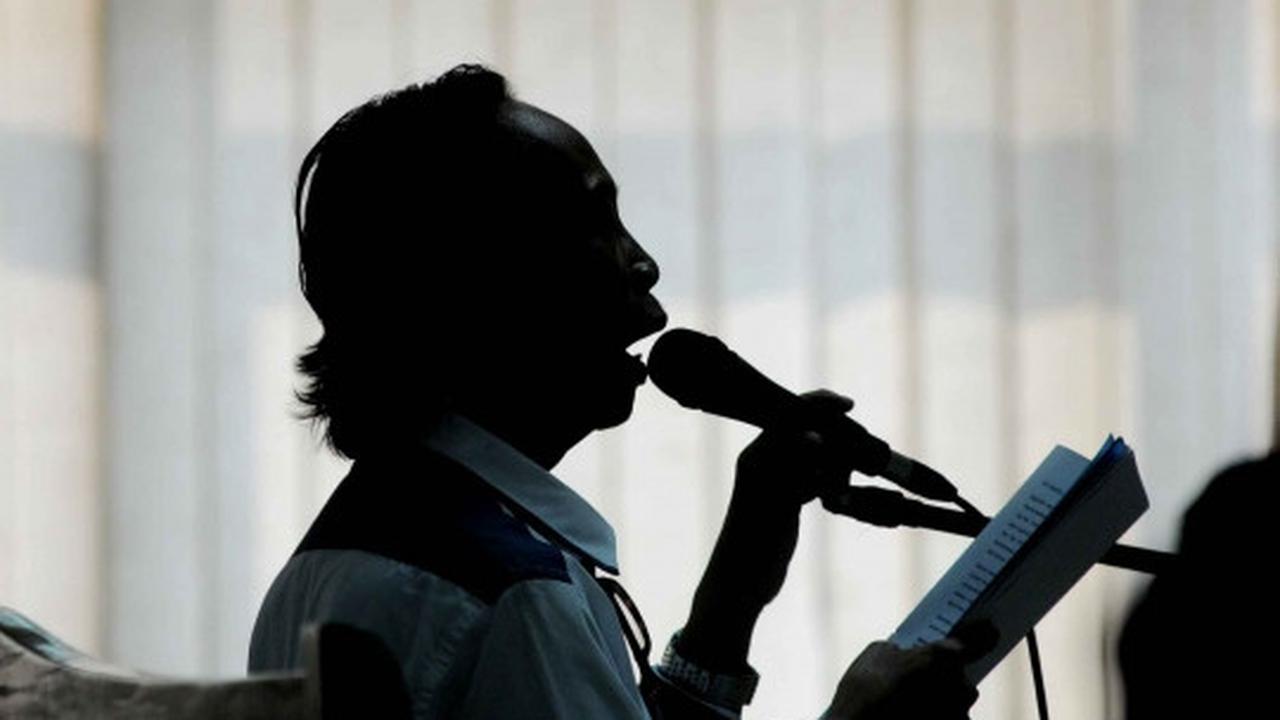 Tangis Mandra bacakan pembelaan terkait kasus siaran program TVRI