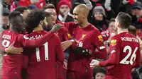 Pemain Liverpool merayakan gol yang dicetak oleh Georginio Wijnaldum ke gawang West Ham United pada laga Premier League di Stadion Anfield, Inggris, Selasa (25/2/2020). Liverpool menang dengan skor 3-2. (AP/Jon Super)
