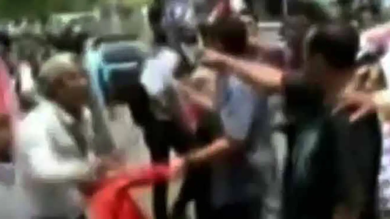 DEMONSTRAN-DISERANG-PREMAN-140903