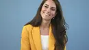 Kate Middleton tersenyum saatmengunjungi Dame Kelly Holmes Trust dan bertemu beberapa anak muda yang didukung badan amal tersebut di Bath, Inggris, Selasa (16/5/2023). (AP Photo/Kin Cheung, pool)