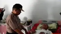 Ayahanda Ismail Tiro kini terbaring lemah di ruang mawar Rumah Sakit Butta Salewangan. 