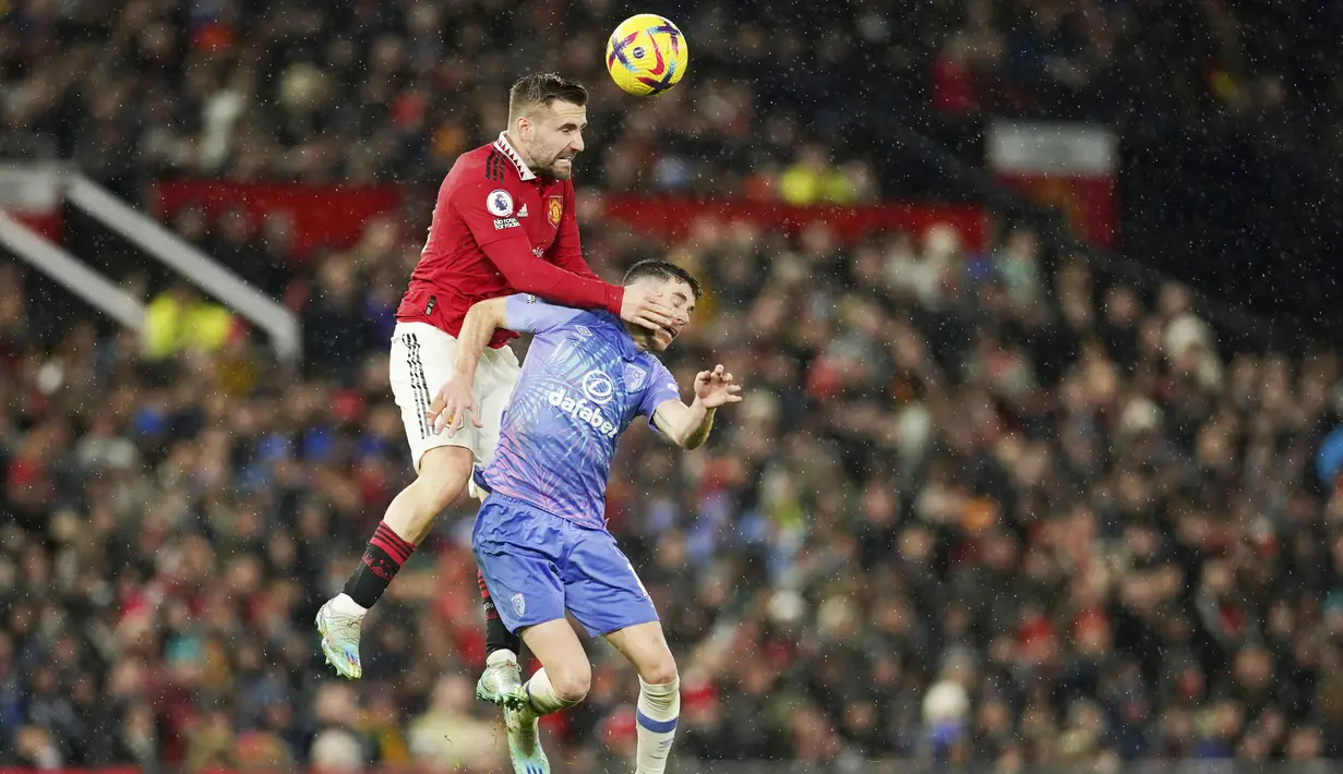 Tampil di depan pendukung mereka sendiri, Setan Merah menang meyakinkan dengan tiga gol tanpa balas. (AP Photo/Dave Thompson)