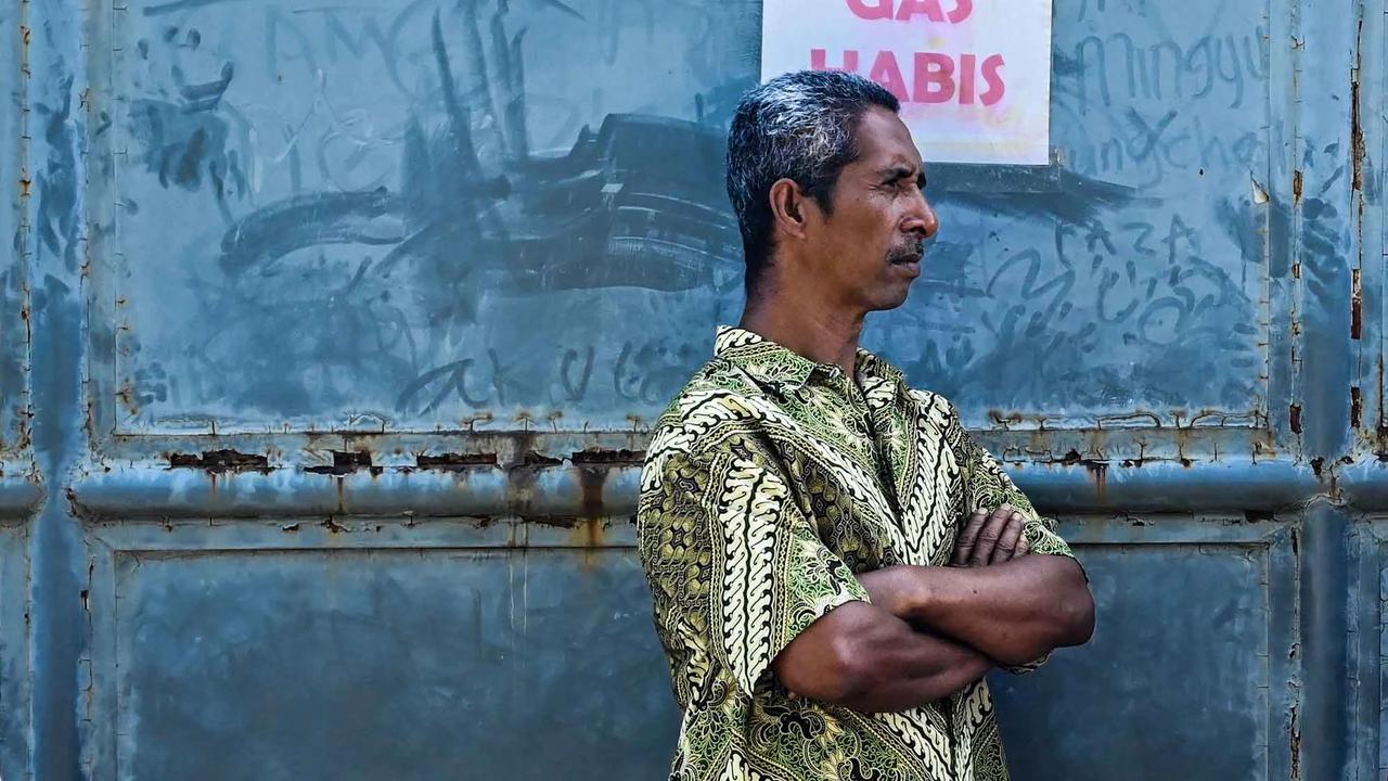 FOTO: Antrean Panjang Warga Banda Aceh Dampak Terbatasnya Pasokan LPG