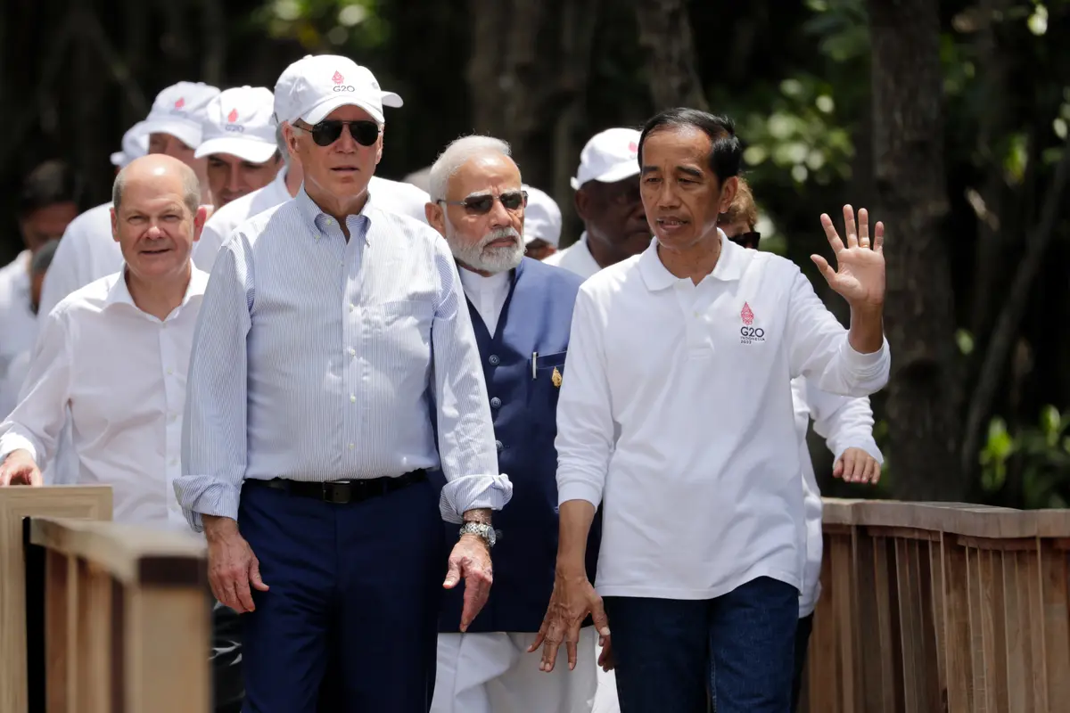 Pemimpin Dunia Tanam Mangrove Bersama di Sela KTT G20