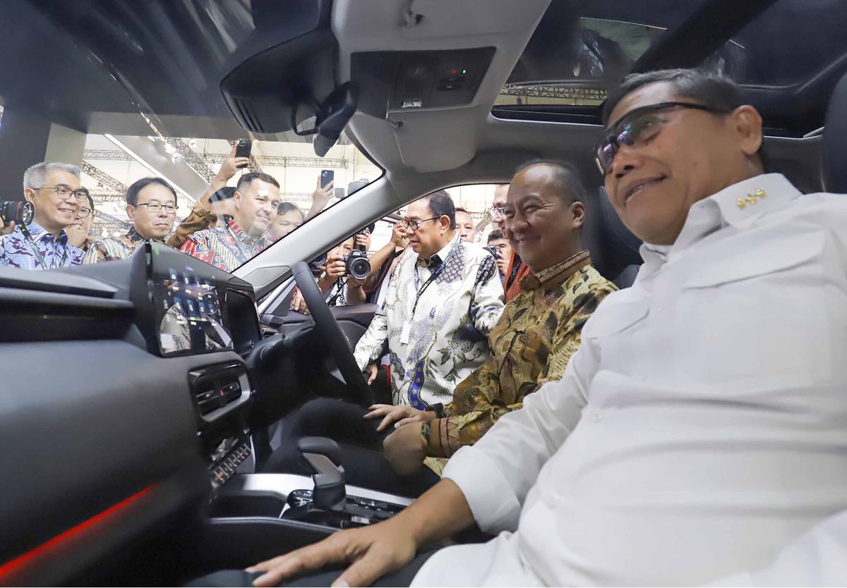 FOTO: Menteri Perindustrian Buka GIIAS 2025, 43 Merek Otomotif Ramaikan Pameran di ICE BSD