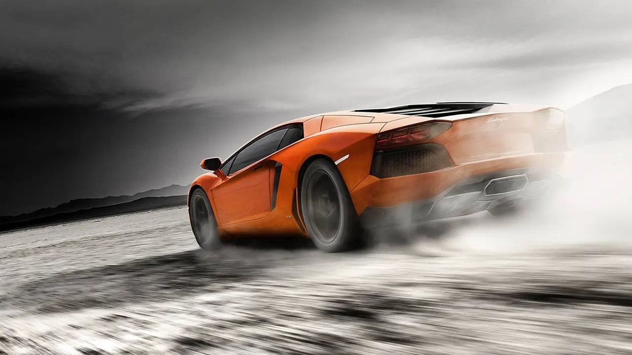 Video Lamborghini Tabrak Warung Jamu di Surabaya