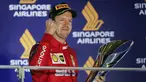 Pembalap Ferrari Sebastian Vettel berselebrasi di podium setelah memenangkan balapan Formula Satu (F1) Grand Prix Singapura di Sirkuit Jalan Marina Bay, Singapura (22/9/2019). Vettel berhasil menjuarai balapan dengan catatan waktu 1 jam:58menit:33.667 detik. (AP Photo/Vincent Thian)