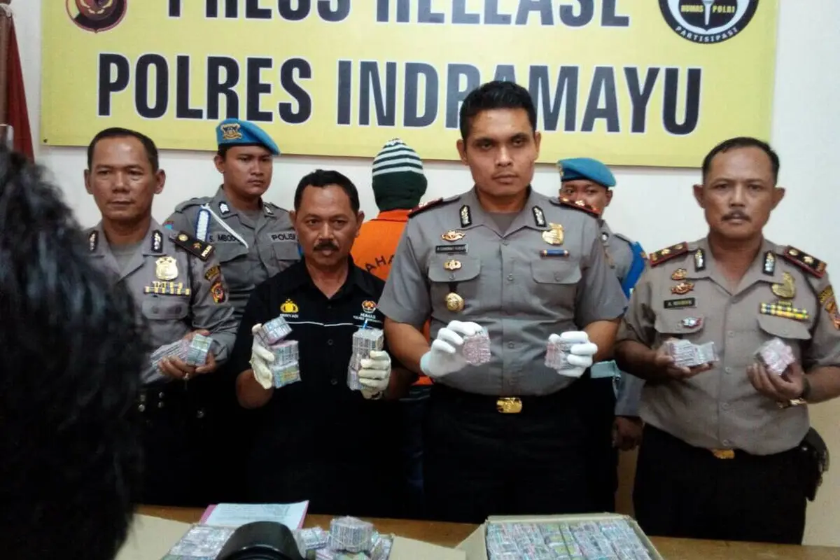 Polisi Diduga Bekingi Pengiriman 7 juta Petasan ke Jakarta